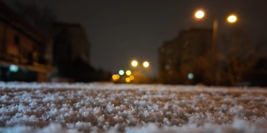 İstanbul’da Gün Boyu Beklenen Kar Yağışı Gece Saatlerinde Etkisini Gösterdi