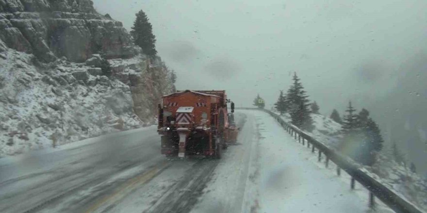 Alacabel’de Kar Yağışı Etkisini Sürdürüyor, Kar Kalınlığı Yer Yer 30 Santimetreye Ulaştı