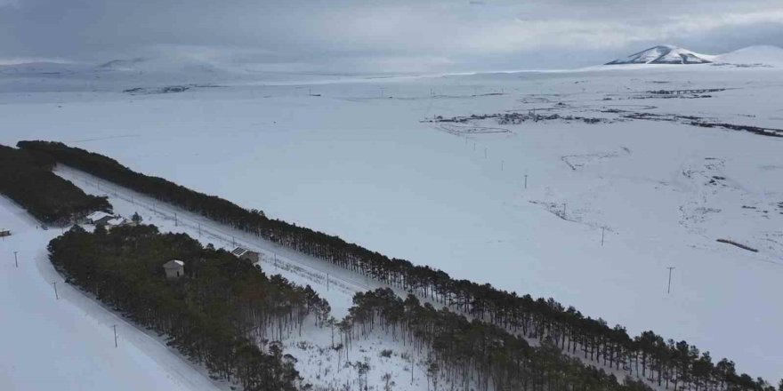 Doğu Ekspresi'nin Gözdesi.. Benliahmet İstasyonu'nda Kartpostallık Kış Manzarası!