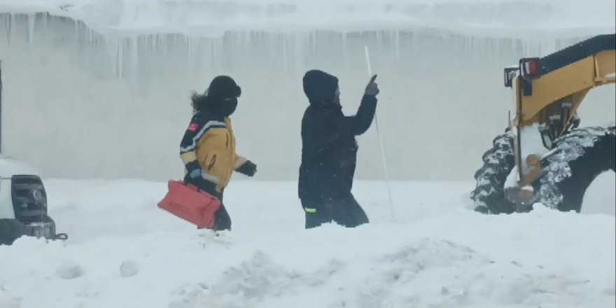 Kars'ta Tipi ve 2 Metrelik Kar Engel Tanımadı.. Ekipler Hastaya Yaya Ulaştı!