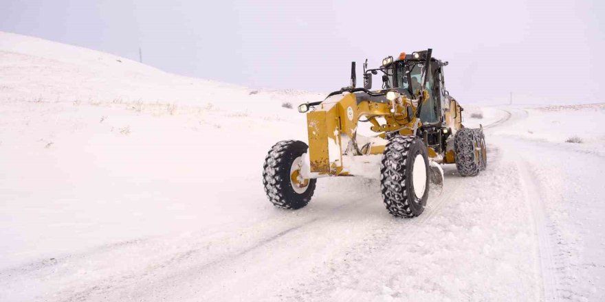 Ardahan’da Kar Engeli.. Merkez, Posof ve Hanak’ta Ulaşım Aksadı!