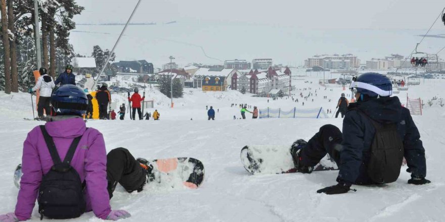 Beyaz Örtüde Unutulmaz Anlar.. Sarıkamış Kayak Merkezi'nde Gece Kayak Keyfi!