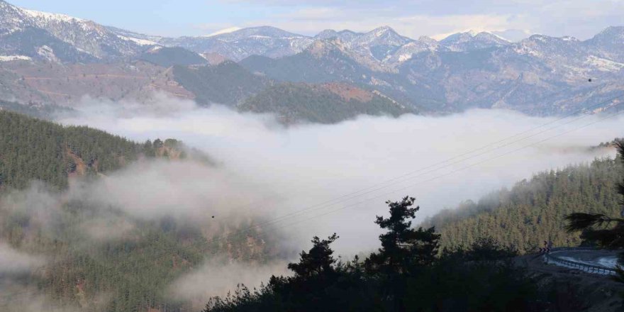 Adana’nın Feke İlçesinde Mest Eden Sis Manzarası