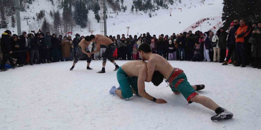Atabarı Kayak Merkezi'nde Kar Şenliği.. Artvin'den Renkli Görüntüler!