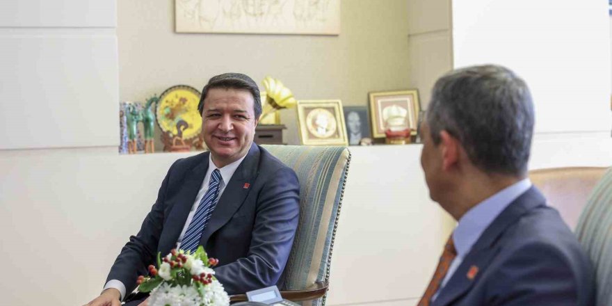 CHP Genel Başkanı Özel ile Saadet Partisi Genel Başkanı Arıkan Bir Araya Geldi