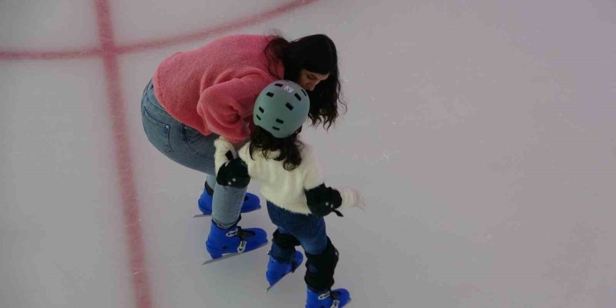 Buz Pateni Pisti Yarıyıl Tatilinde Çocukların Uğrak Noktası Oldu