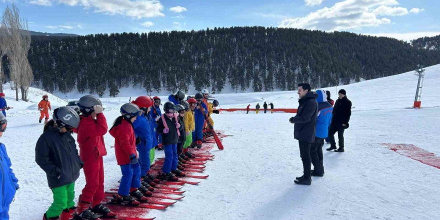 Susuz Kaymakamı Tutal’dan Geleceğin Kayakçılarına Moral Ziyareti