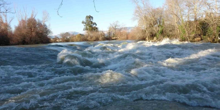 Manavgat Irmağı Taştı, Kenarındaki İşletmeler Sular Altında Kaldı