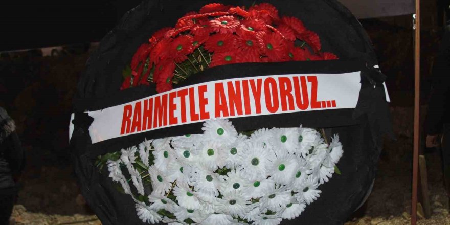 Alpargün Apartmanı Önünde Anma.. Zeydan Karalar'dan Deprem Uyarısı!