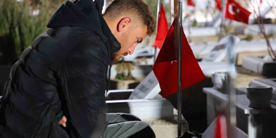 6 Şubat'ta Zaman Yine Durdu.. 04.17'de Türkiye Tek Yürek Oldu!