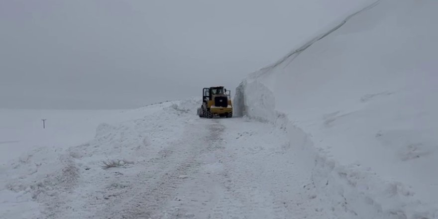 Takman'da Karla Mücadele.. Eğri Çayır Mezrası'na Ulaşmak Kolay Olmadı!