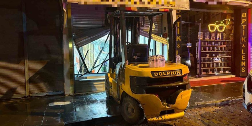 Kayseri’de Forkliftli Kuyumcu Soygunu.. Maskeli Şahıs Kayıplara Karıştı!