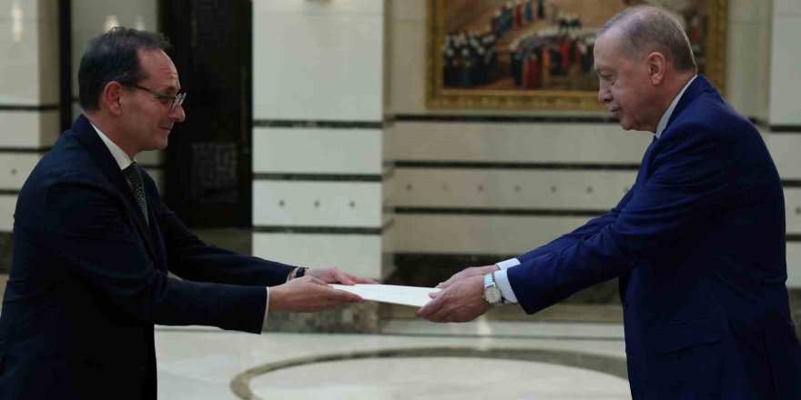 Cumhurbaşkanı Erdoğan’a 3 Ülkenin Büyükelçisinden Güven Mektubu