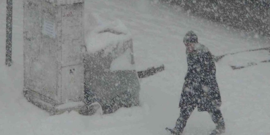 Kars’ta Kar ve Tipi Geçit Vermiyor.. 52 Köy Yolu Ulaşıma Kapandı!