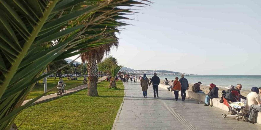 Samsun’da Yalancı Bahar.. Sahiller 21 Dereceyle Doldu Taştı!
