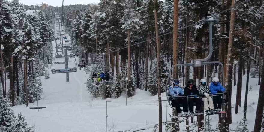 Sarıkamış’ta Pistler Dolup Taşıyor.. Kayak Heyecanı Sürüyor!