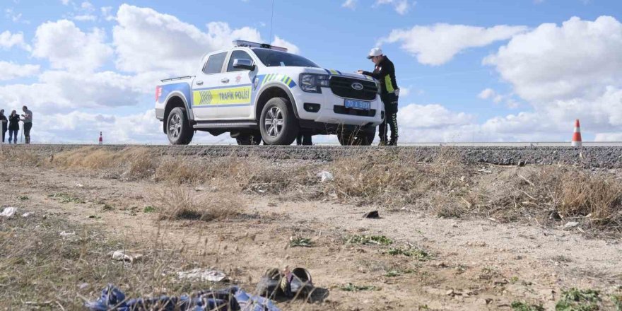Karaman’da Gelincik Toplarken Otomobilin Çarptığı Yaşlı Kadın Hayatını Kaybetti