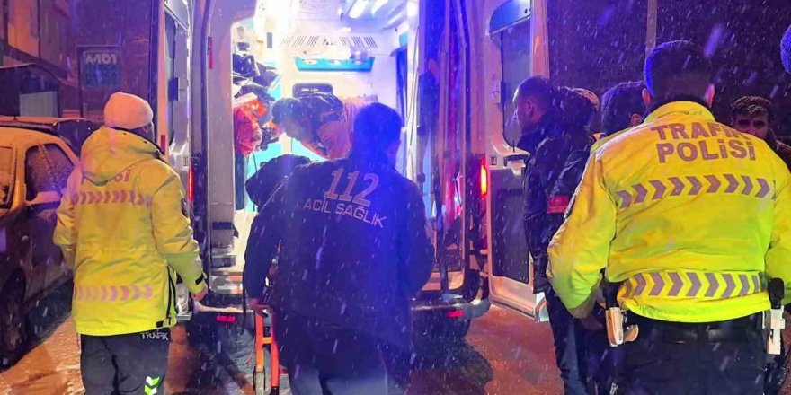 Kar Yağışı Kazayı Beraberinde Getirdi: Motokurye Yaralandı