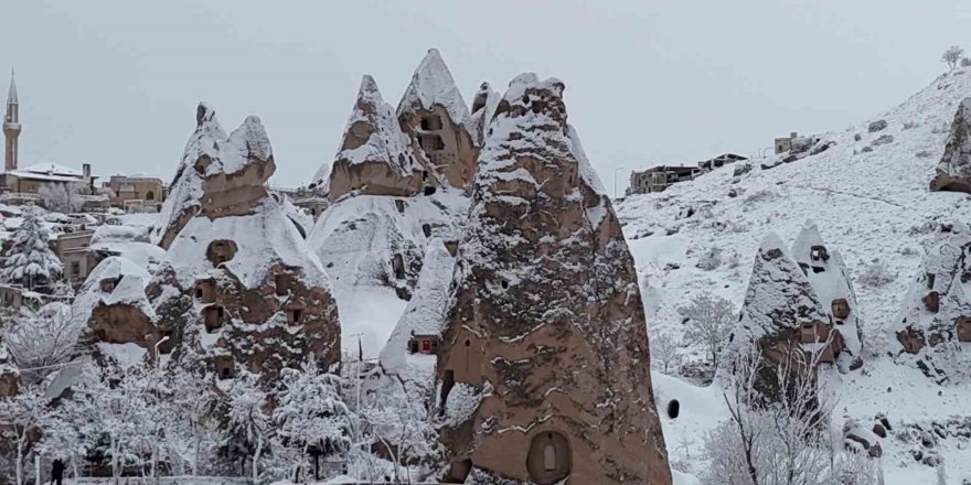 Kapadokya Kar Altında Kartpostallık Görüntüler Oluştu