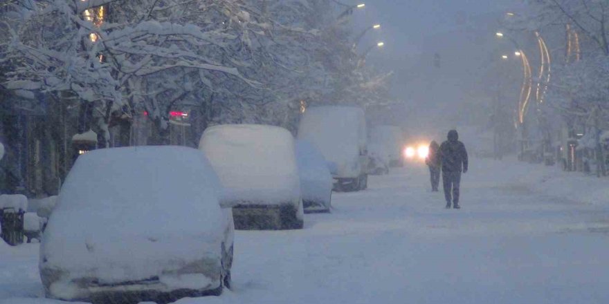 Akyaka'ın Kırsalında Zorlu Kış.. Ahırlarda Çökme Tehlikesi!
