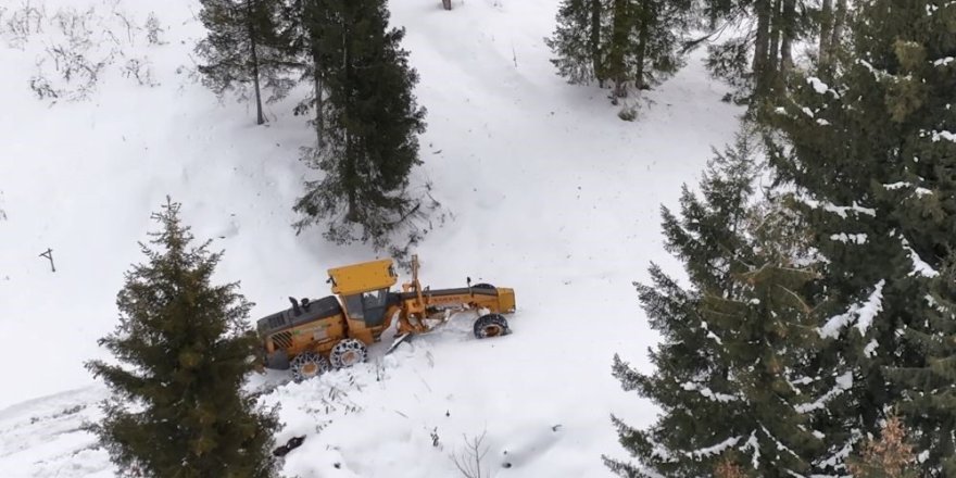 Artvin’de Kar Yağışı Köy Yollarını Kapattı.. Ekipler Seferber Oldu!