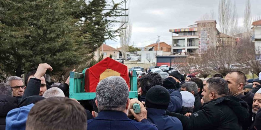 Kalp Krizi Sonrası Vefat Eden Belediye Başkanı Toprağa Verildi