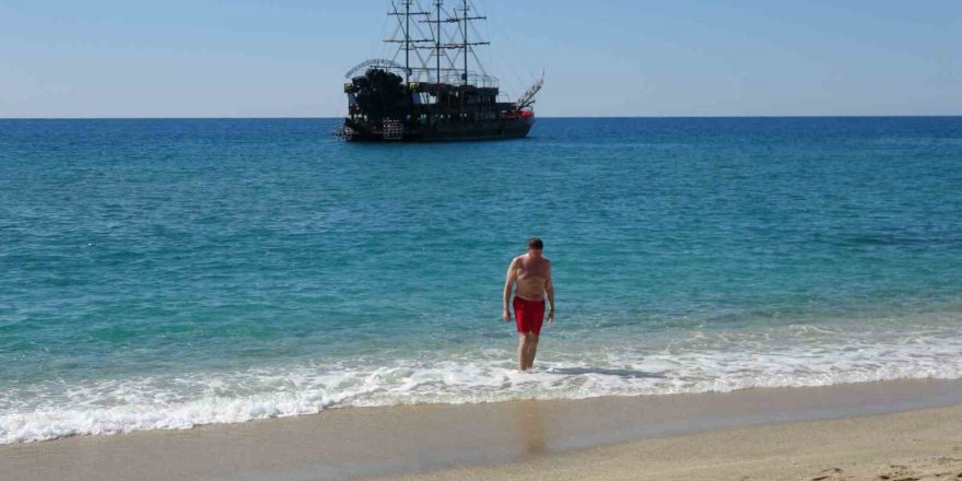 Alanya’da Mart Güneşi.. Hava Sıcaklığı 18’e Çıktı, Sahiller Harekenlendi!