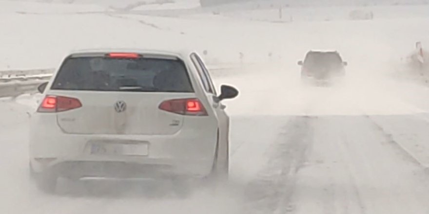 Tipi Görüş Mesafesini Düşürdü.. Ardahan’da Tipi Ulaşımı Felç Etti!