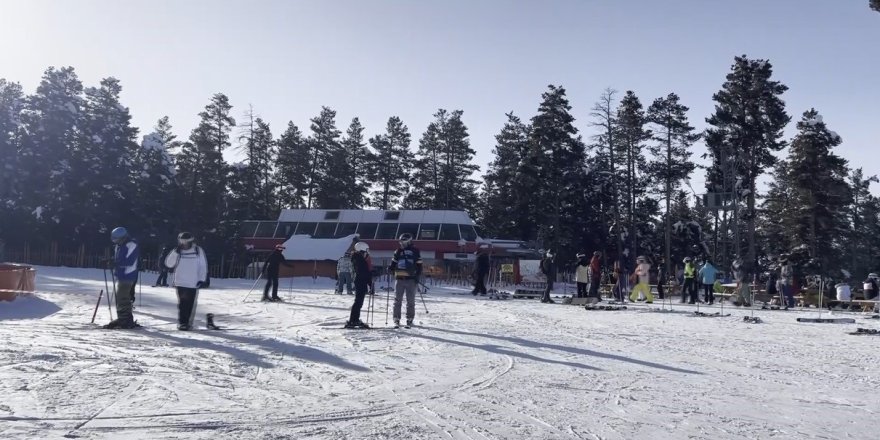 Sarıkamış’ta Kar Kalınlığı 2 Metreyi Aştı.. Sezon Nisan’a Uzayacak!