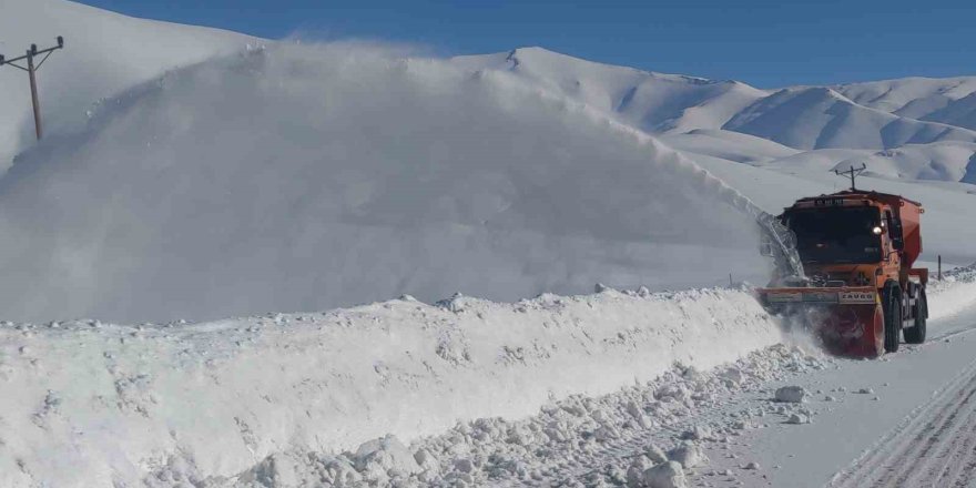 Türkiye’de Kar Rekoru Van’da Kırıldı: Karabet Geçidi’nde Kar Kalınlığı 3 Metreyi Geçti