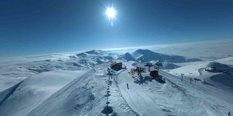 Bulutların Arasında Kayak Keyfi.. Palandöken'de Adrenalin Dolu Anlar!
