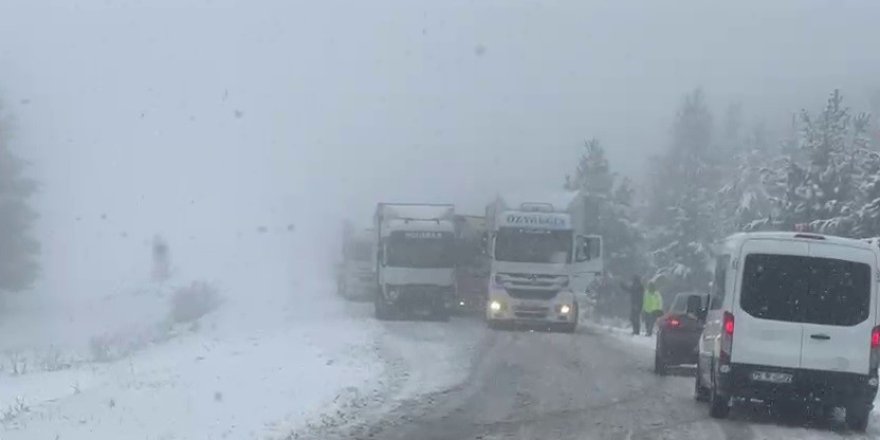 Ardahan Hanak ve Damal Arasında Ulaşım Zorlaşıyor.. Karla Kaplı Yollar!