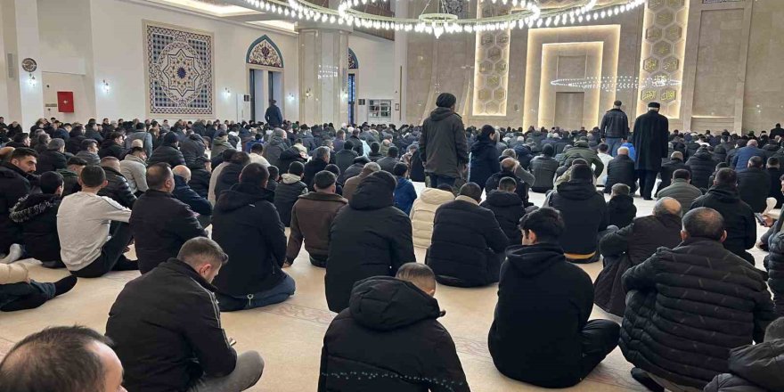 Kars’ta Bayram Sabahı.. Camiler Doldu, Dayanışma Mesajları Öne Çıktı!