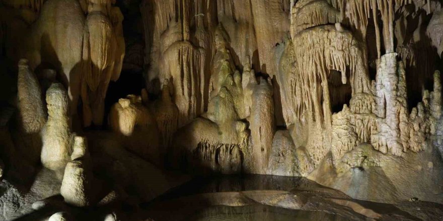 Gümüşhane’nin Yer Altı Sarayı Kapılarını Ziyaretçilerine Açtı