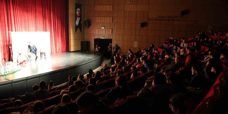 8. Samsun Uluslararası Tiyatro Festivali Başladı