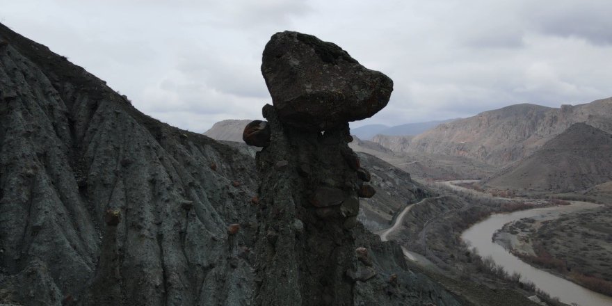 Erzincan’da Peri Bacalarını Andıran Doğal Oluşumlar İlgi Görüyor