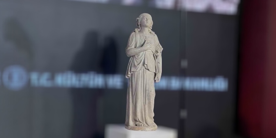 ‘Çalınan Tarih’ Yuvasına Döndü.. ‘Melek Heykeli’ 22 Yıl Sonra İade Edildi!