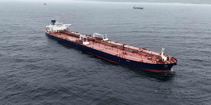 İstanbul Boğazı’na Yaklaşırken Vurulan Tanker Havadan Görüntülendi