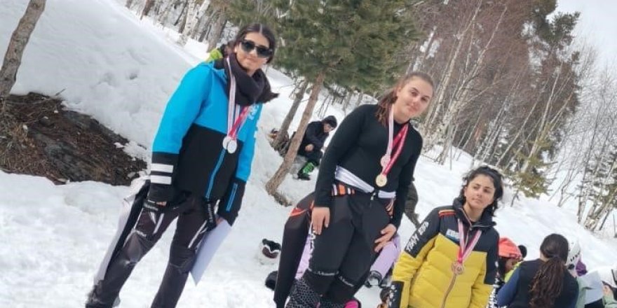 Milli Kayakçı Cansu İkra Akçay’ın Büyük Başarısı