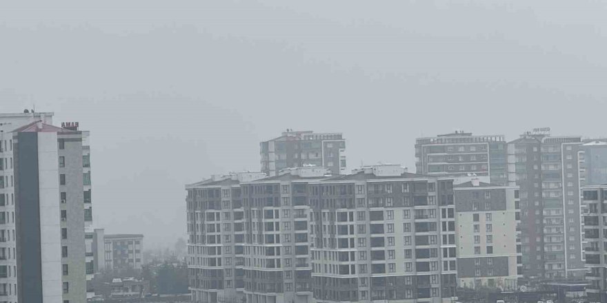 Diyarbakır’da Olumsuz Hava Şartları Uçak Seferlerini İptal Ettirdi