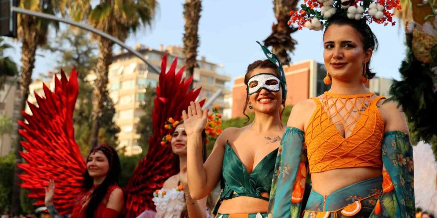 Portakal Çiçeği Karnavalı’nda Görsel Şölen.. Sokaklar Renk Cümbüşüne Döndü!