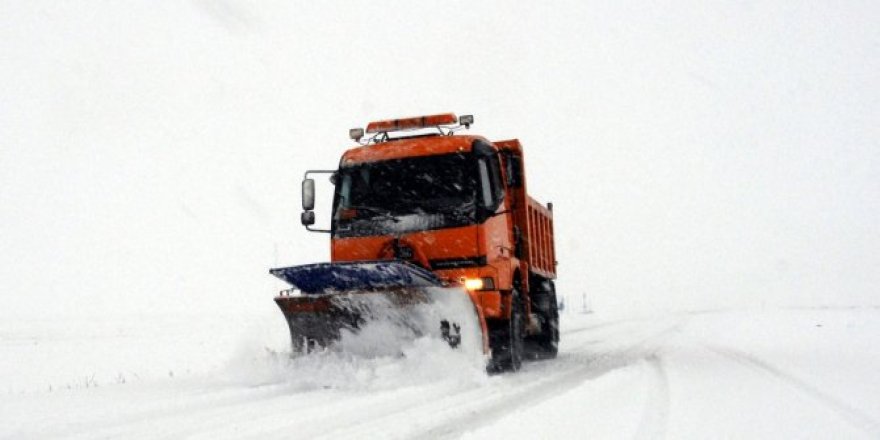 Kars’ta Tipi ve Kar Yağışı.. 33 Köy Yolu Ulaşıma Kapandı!