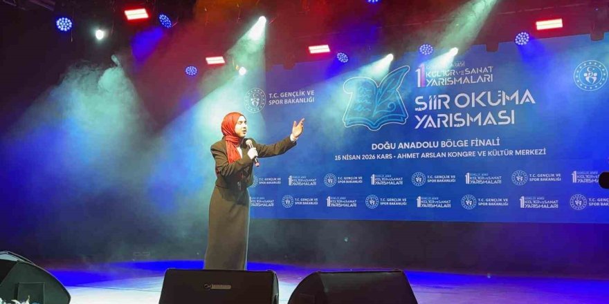 Akyakalı Aleyna Kurtbaş Şiir Okuma Yarışmasında Bölge Birincisi Oldu