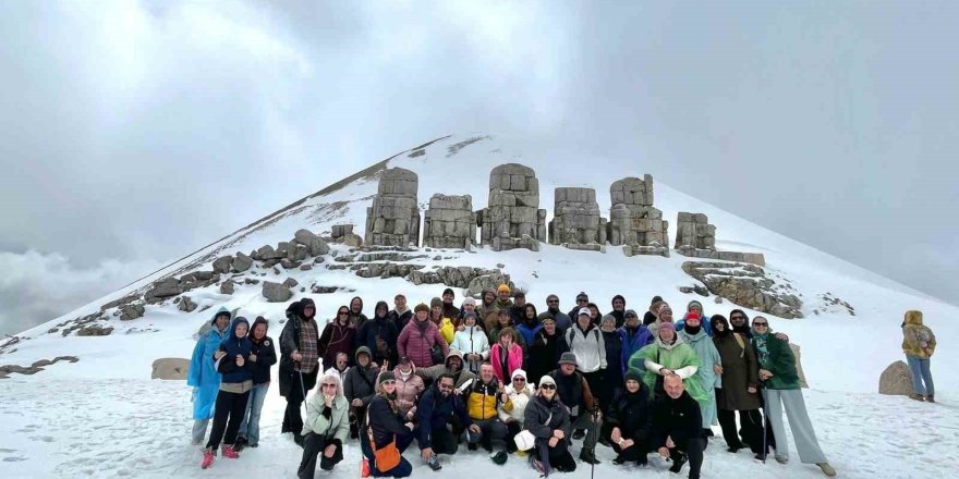 Nemrut Dağı Sezonu Açıldı.. Kommagene’nin Dev Heykelleri Ziyaretçileri Ağırlıyor!