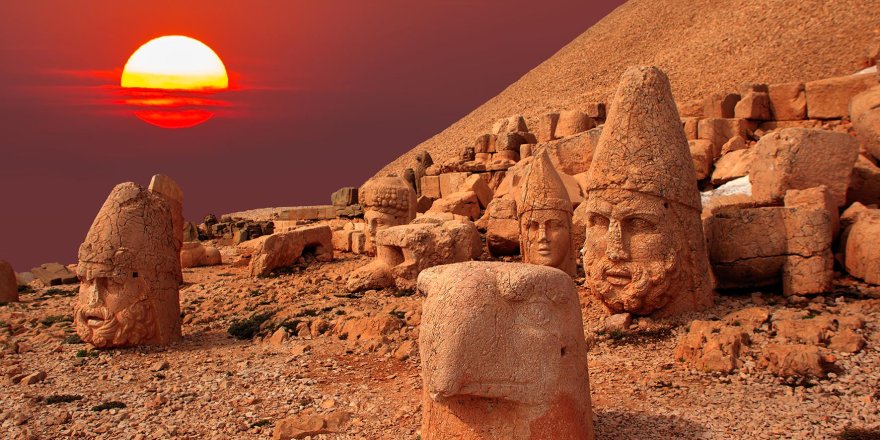 Nemrut Dağı Sezonu Açıldı.. Kommagene’nin Heykelleri Ziyaretçileri Ağırlıyor!
