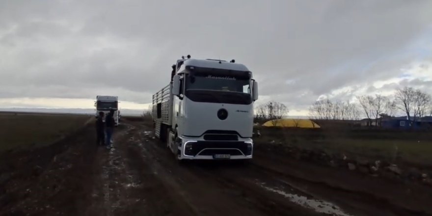 Arpaçay’da TIR Kurtarma Operasyonu.. Köylülerin Dayanışmasıyla Başarıya Ulaşıldı!