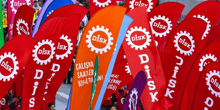 DİSK, İstanbul Taksim Anıtı’na Çelenk Bıraktı