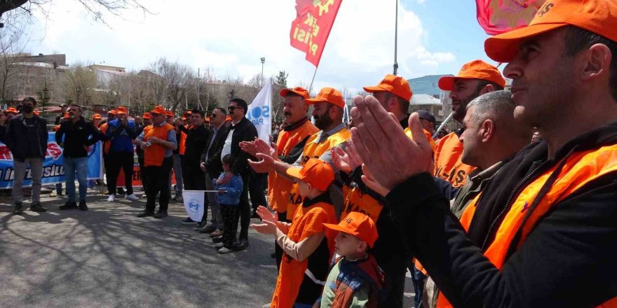 Ardahan’da 1 Mayıs Coşkusu.. Meydanlar Doldu, Halaylar Çekildi!