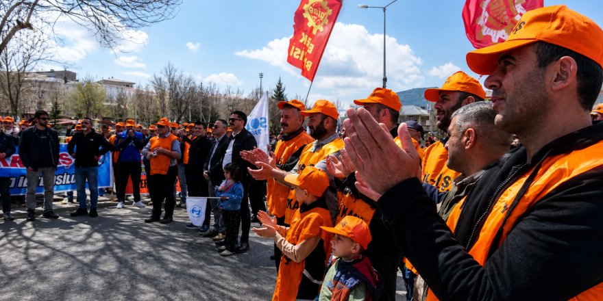 Ardahan’da 1 Mayıs Coşkusu.. Meydanlar Doldu, Halaylar Çekildi!