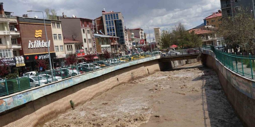 Oltu Çayı Debisi Yükseliyor, Taşkın Riskine Karşı Uyarı